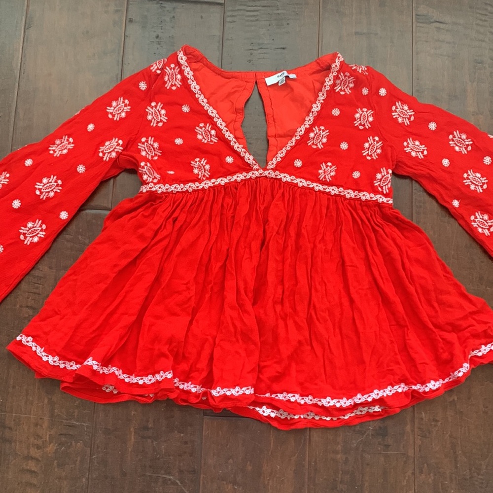 EUC Red White Fate Embroidered Boho Blouse Top Shirt Bell Sleeves XS